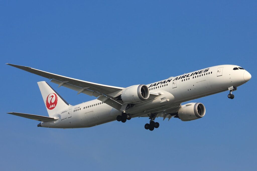 a-boeing-787-dreamliner-mid-flight-11146454 A Boeing 787 Dreamliner Mid Flight